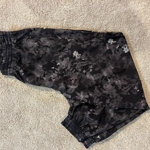 Athleta Black Floral Men's Athletic Shorts
